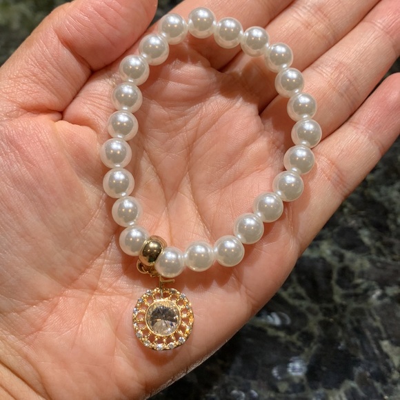 NWOT Pearls bracelet with diamond pendant - Picture 4 of 4